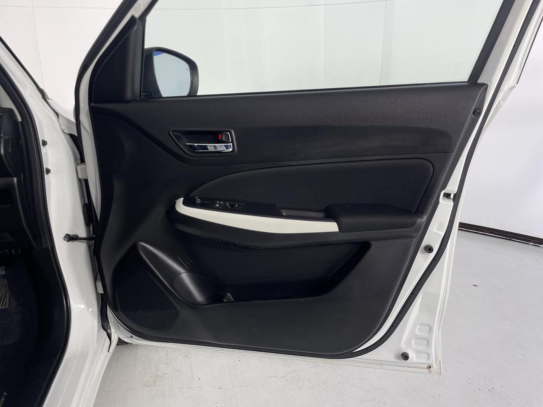 Photo '15' of Suzuki Swift