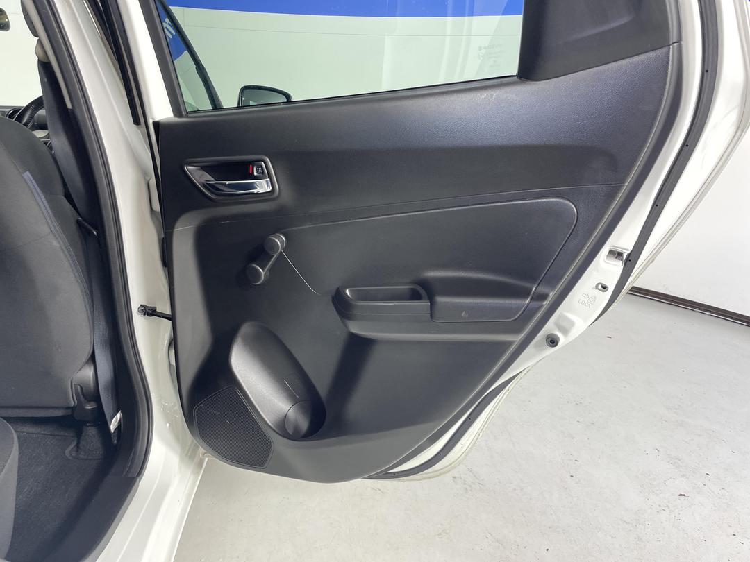 Photo '19' of Suzuki Swift