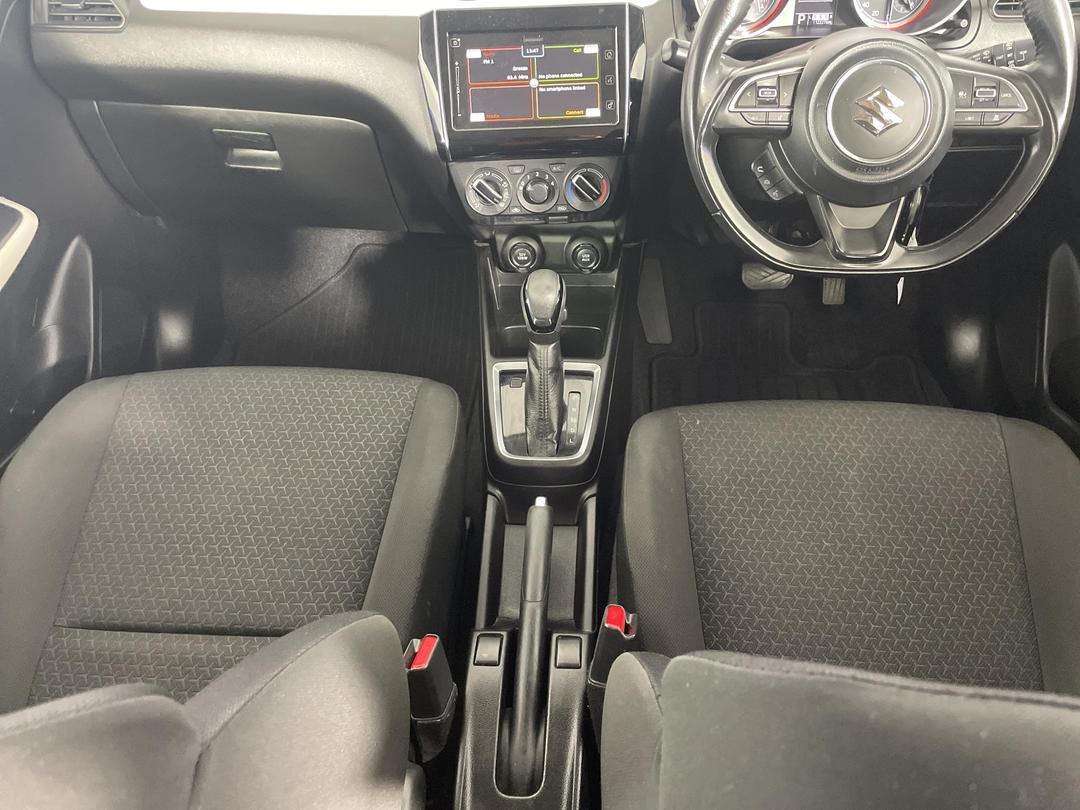 Photo '18' of Suzuki Swift