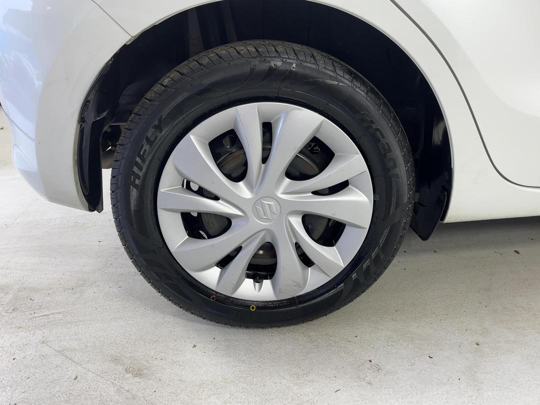 Photo '12' of Suzuki Swift