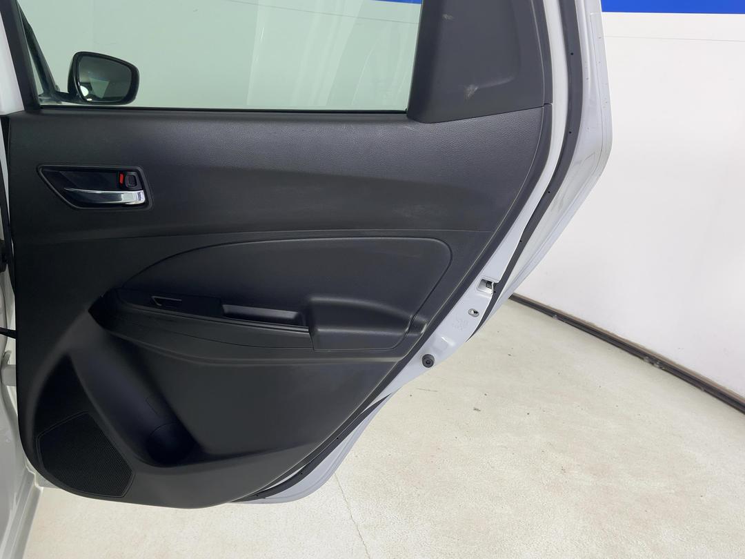 Photo '19' of Suzuki Swift
