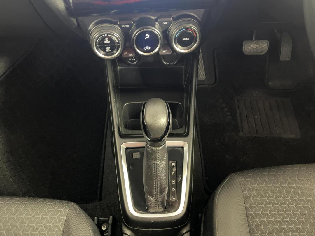 Photo '18' of Suzuki Swift