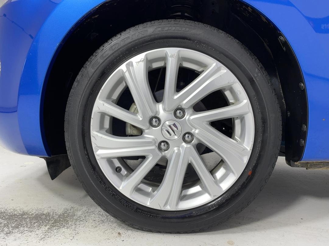 Photo '10' of Suzuki Swift