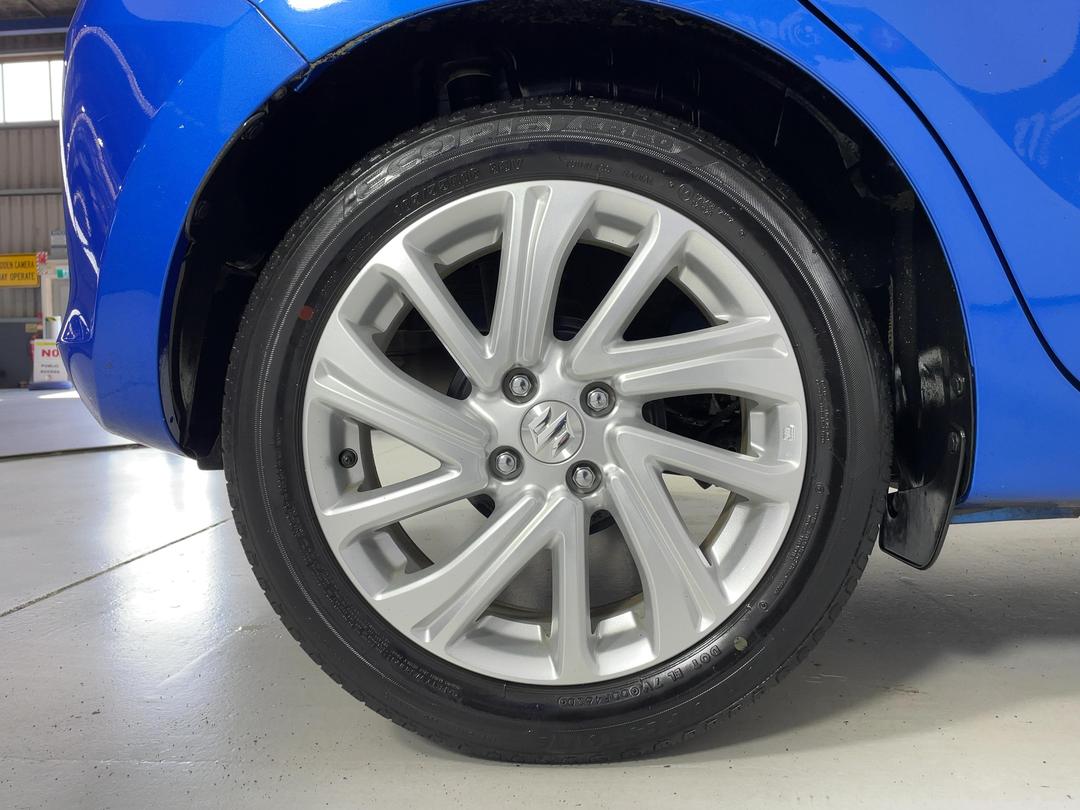 Photo '12' of Suzuki Swift