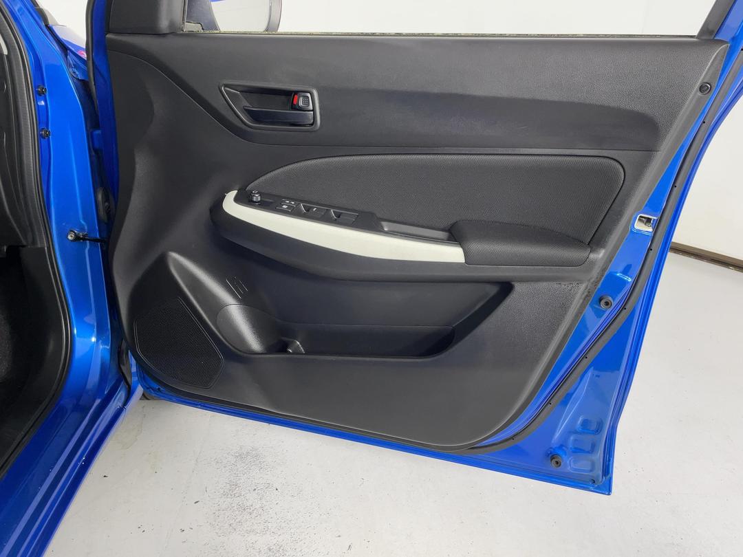 Photo '15' of Suzuki Swift