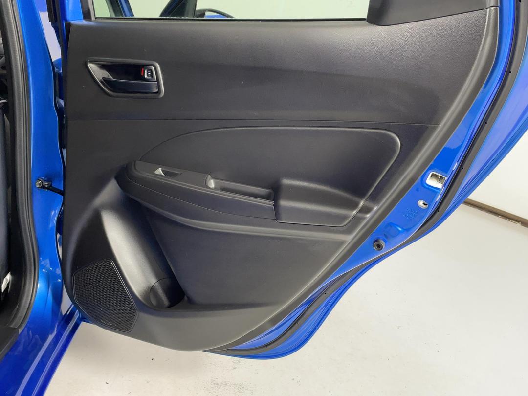 Photo '19' of Suzuki Swift