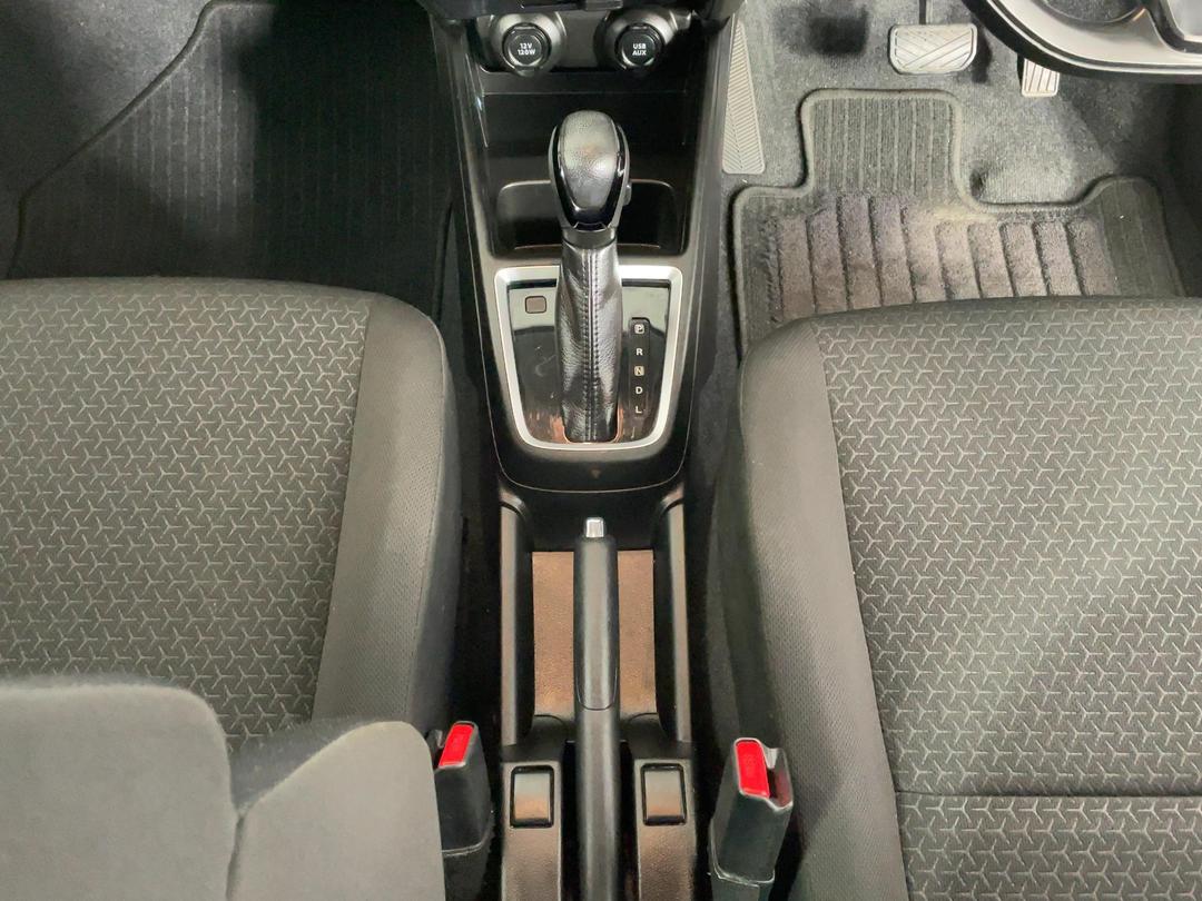 Photo '18' of Suzuki Swift