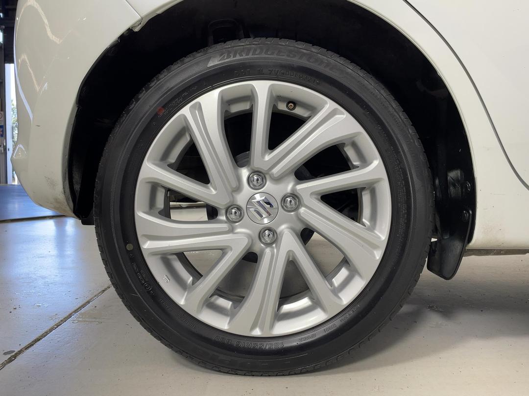 Photo '12' of Suzuki Swift