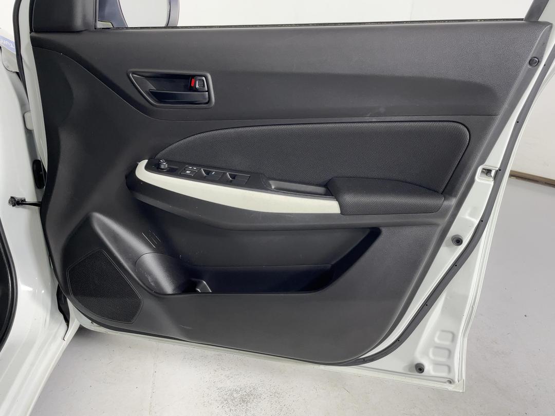 Photo '15' of Suzuki Swift