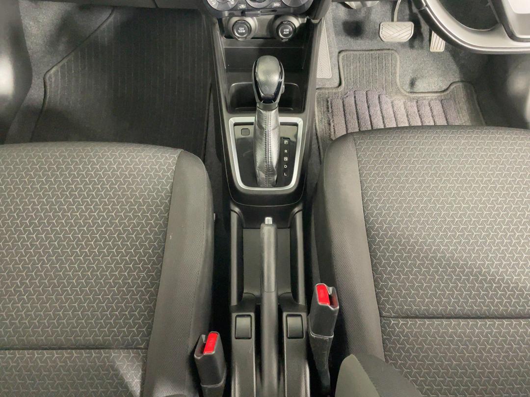 Photo '18' of Suzuki Swift
