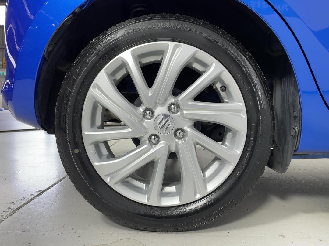 Photo '12' of Suzuki Swift