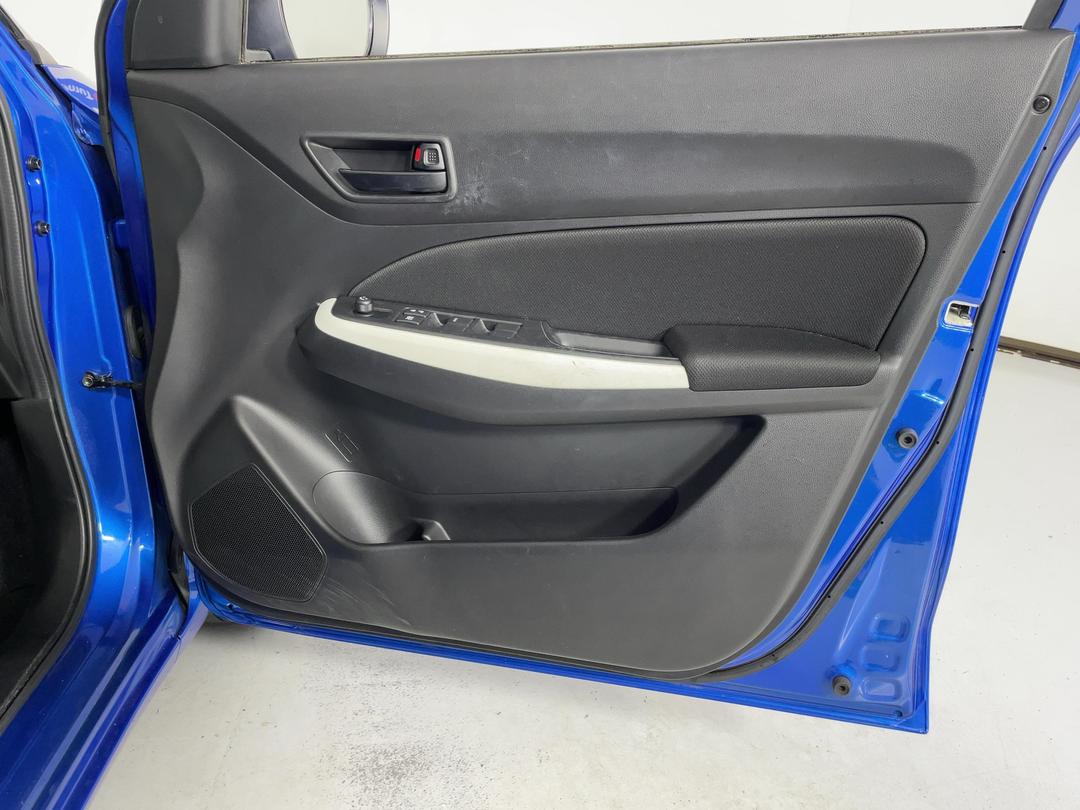 Photo '15' of Suzuki Swift
