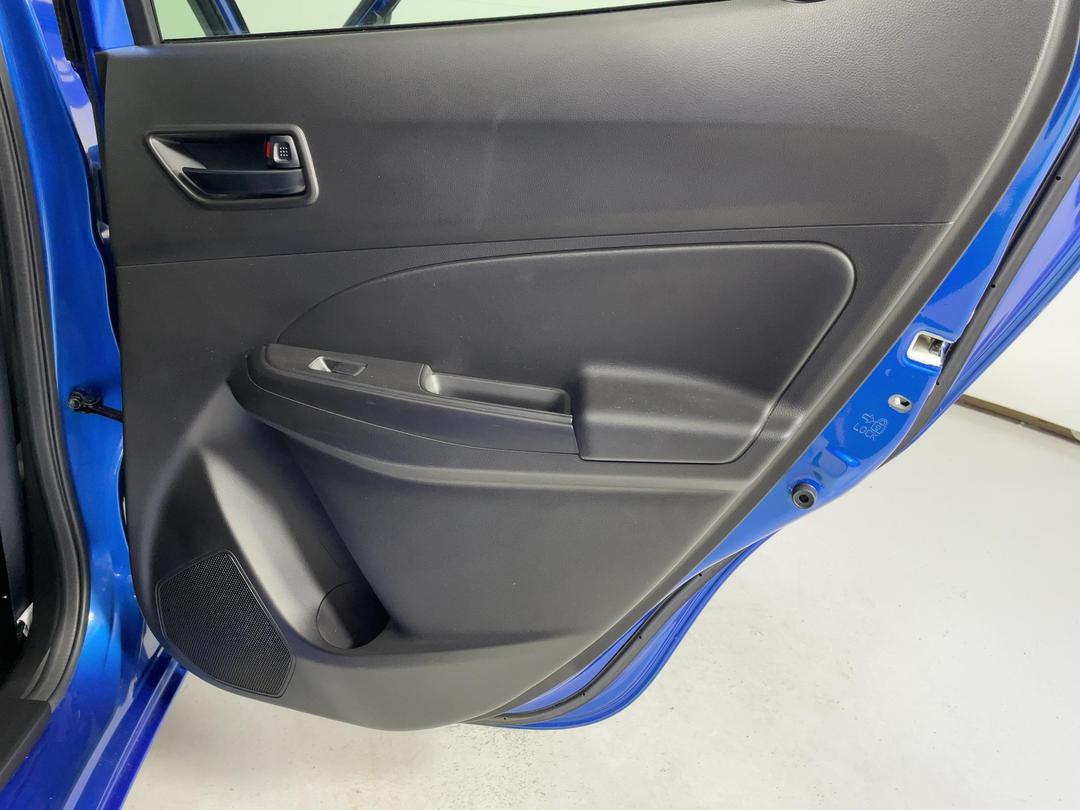 Photo '19' of Suzuki Swift
