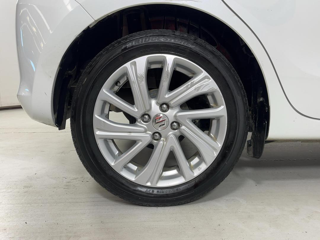 Photo '12' of Suzuki Swift
