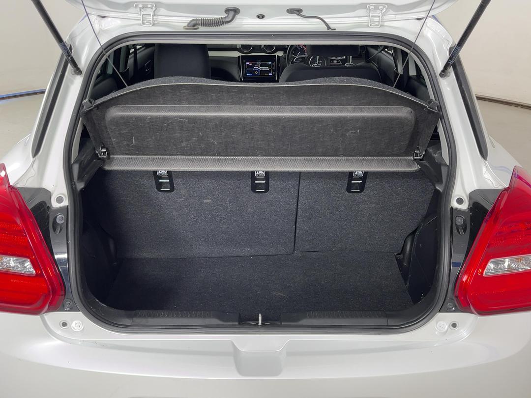 Photo '14' of Suzuki Swift