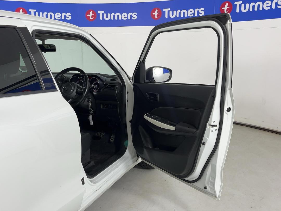 Photo '15' of Suzuki Swift