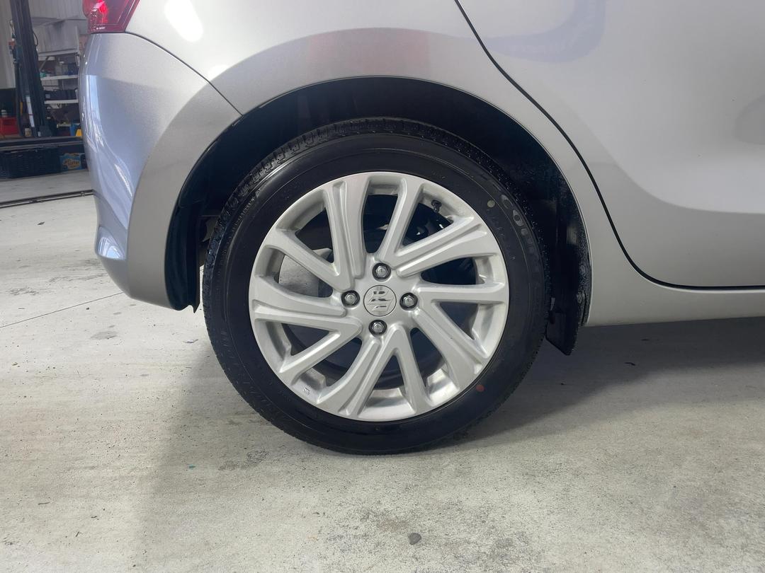 Photo '12' of Suzuki Swift