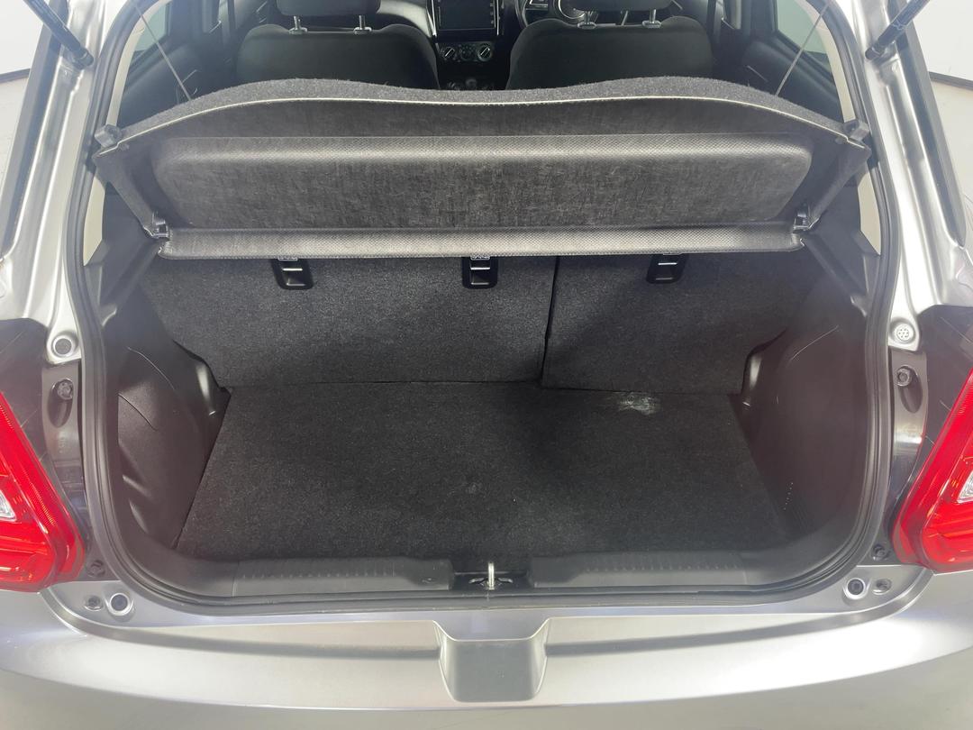 Photo '14' of Suzuki Swift