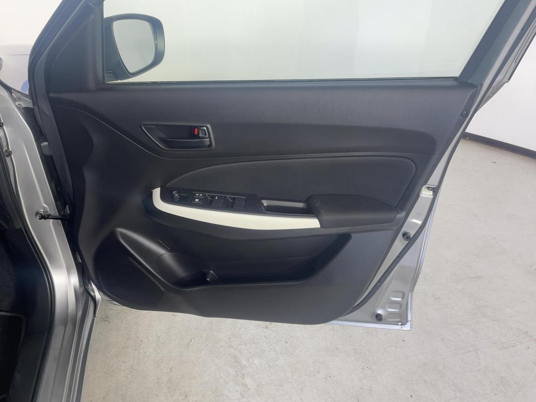 Photo '15' of Suzuki Swift