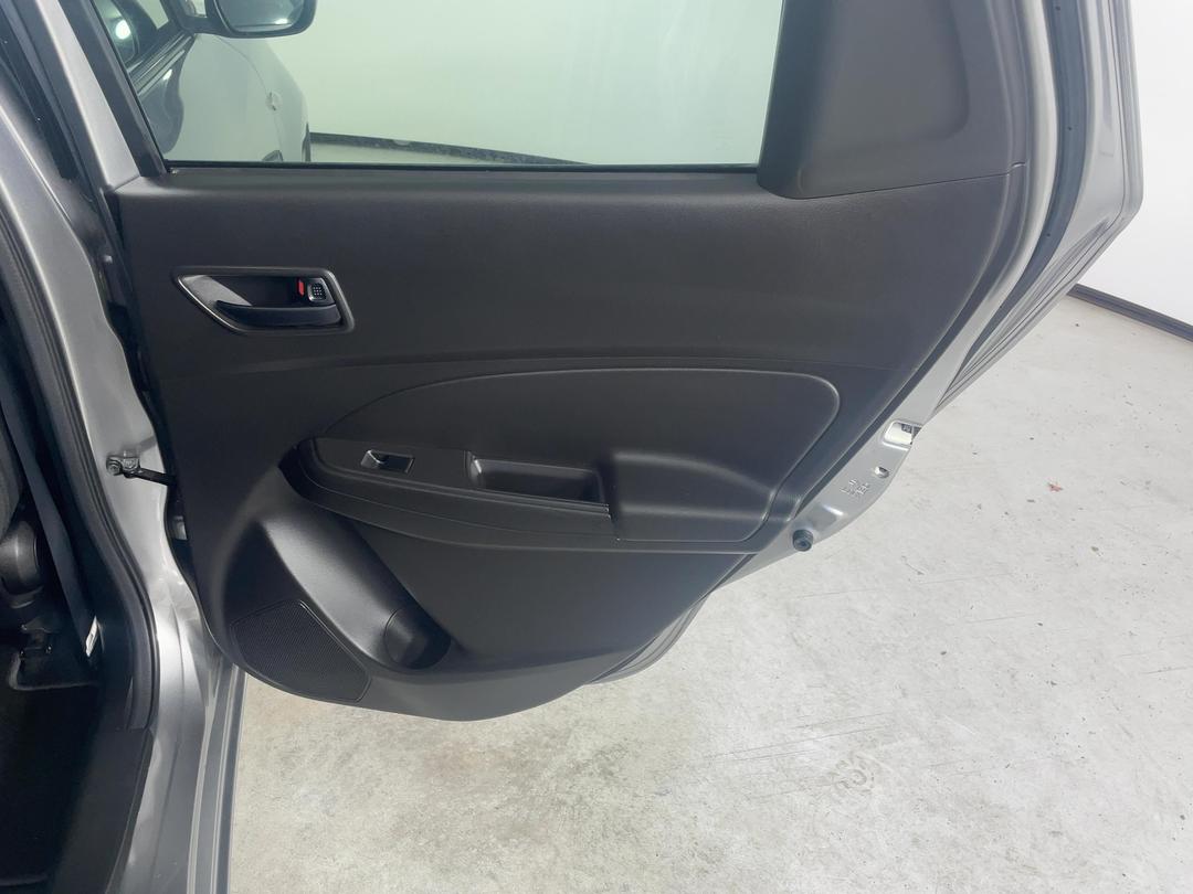 Photo '19' of Suzuki Swift