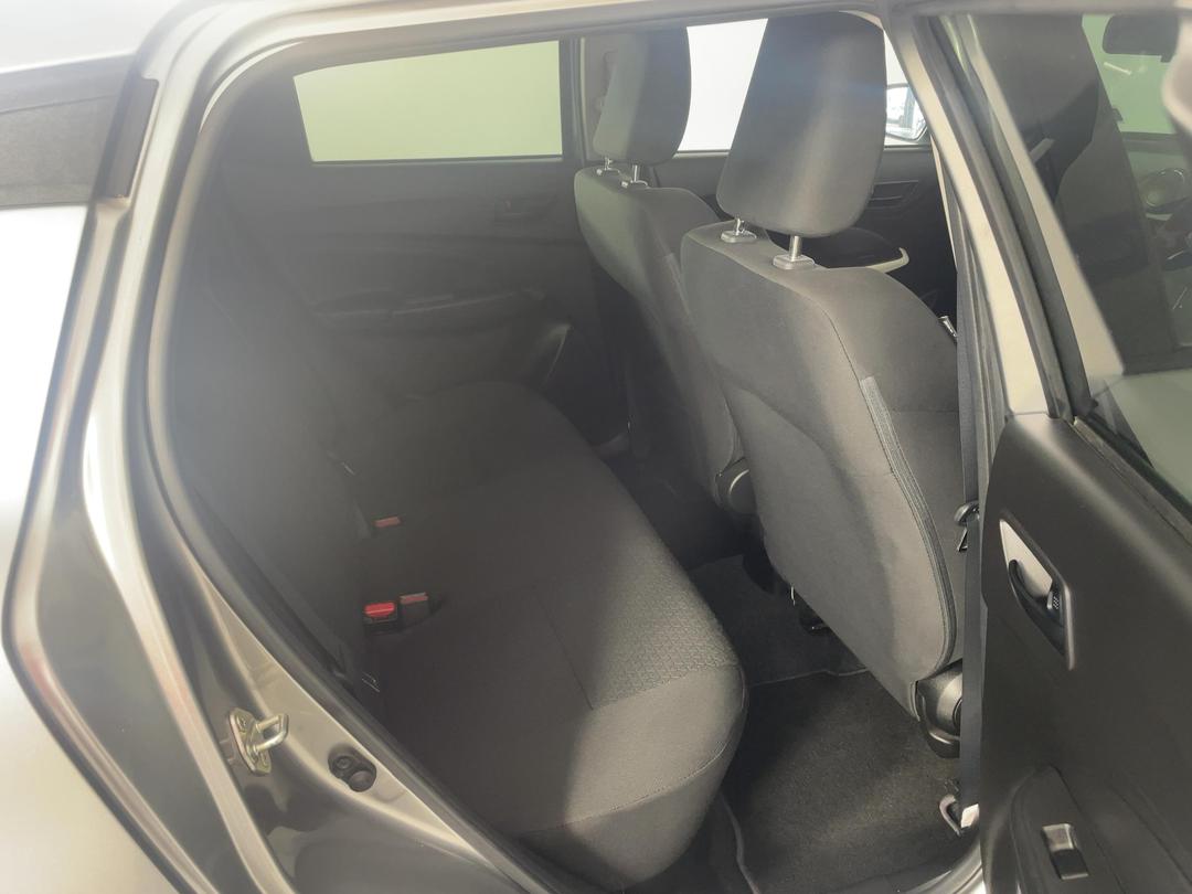 Photo '20' of Suzuki Swift