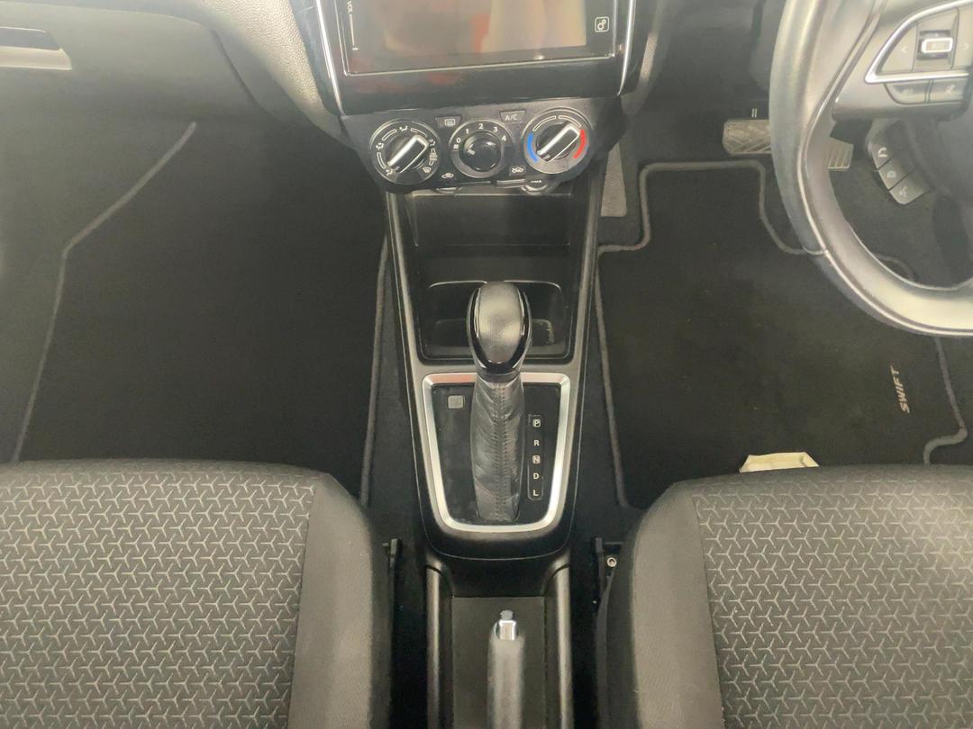 Photo '18' of Suzuki Swift