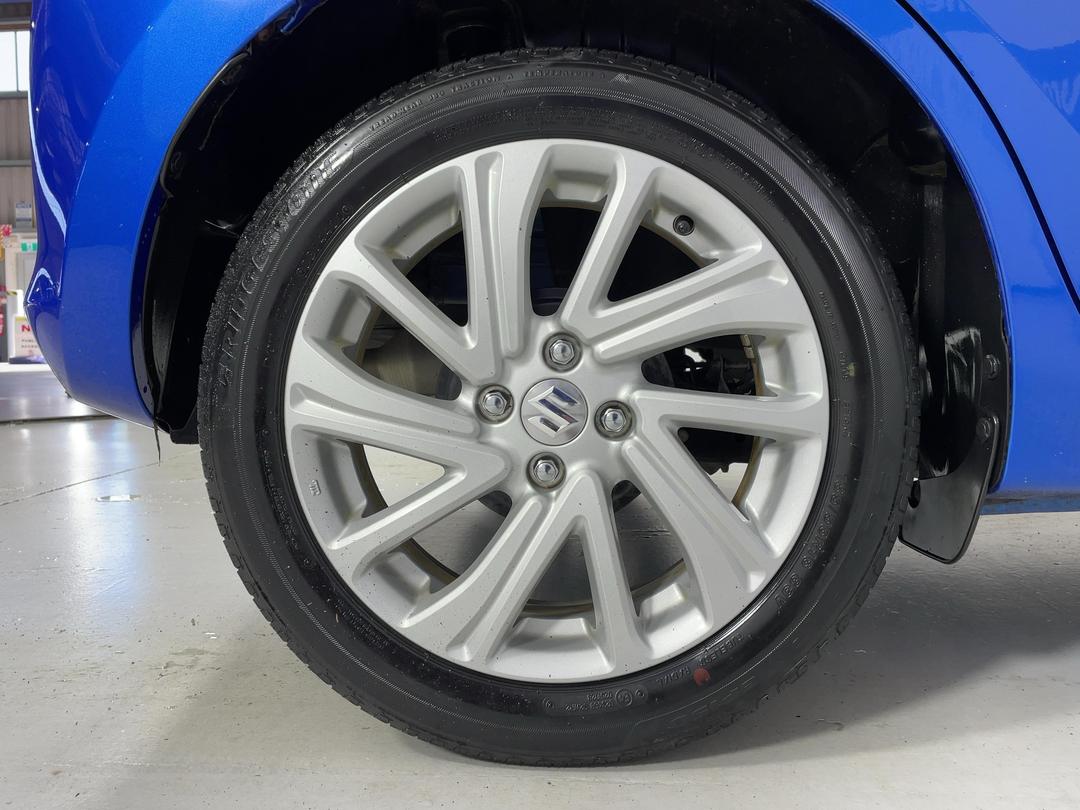 Photo '12' of Suzuki Swift