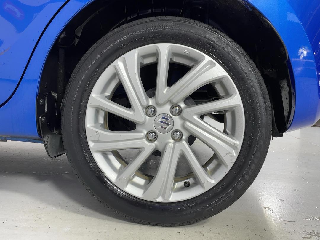 Photo '11' of Suzuki Swift