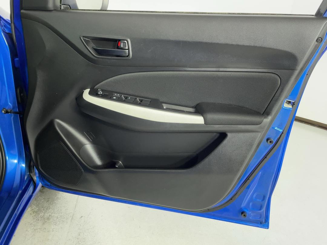 Photo '15' of Suzuki Swift