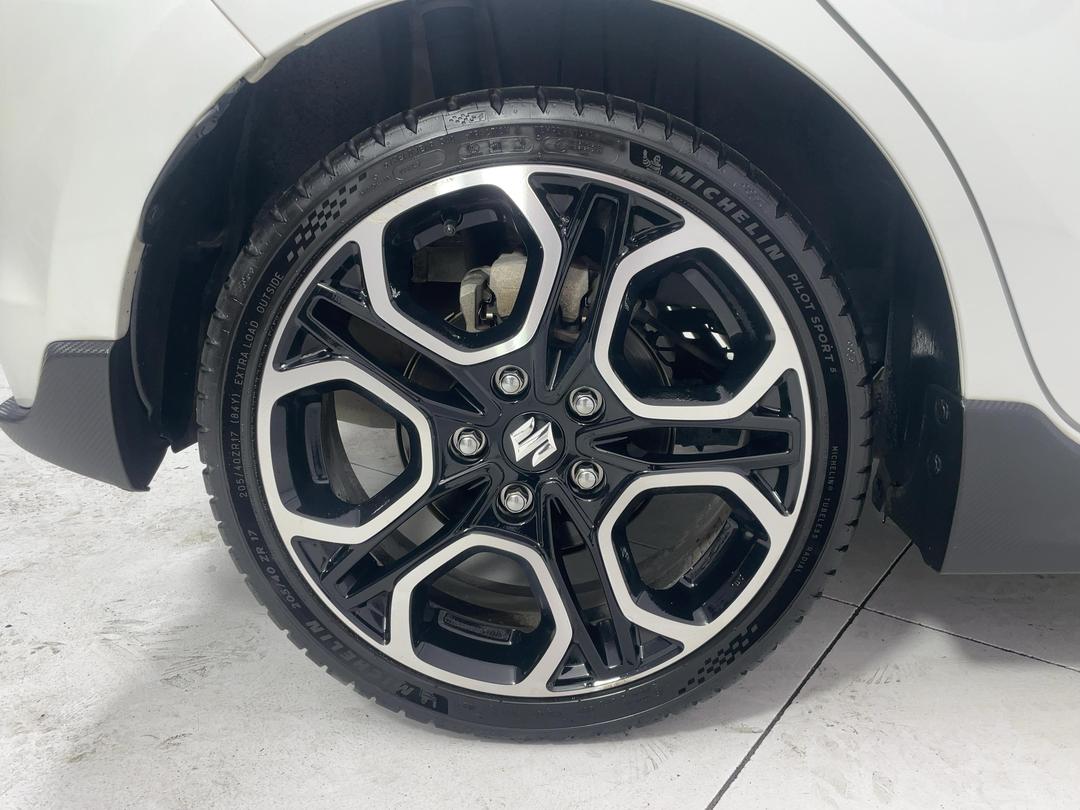 Photo '12' of Suzuki Swift