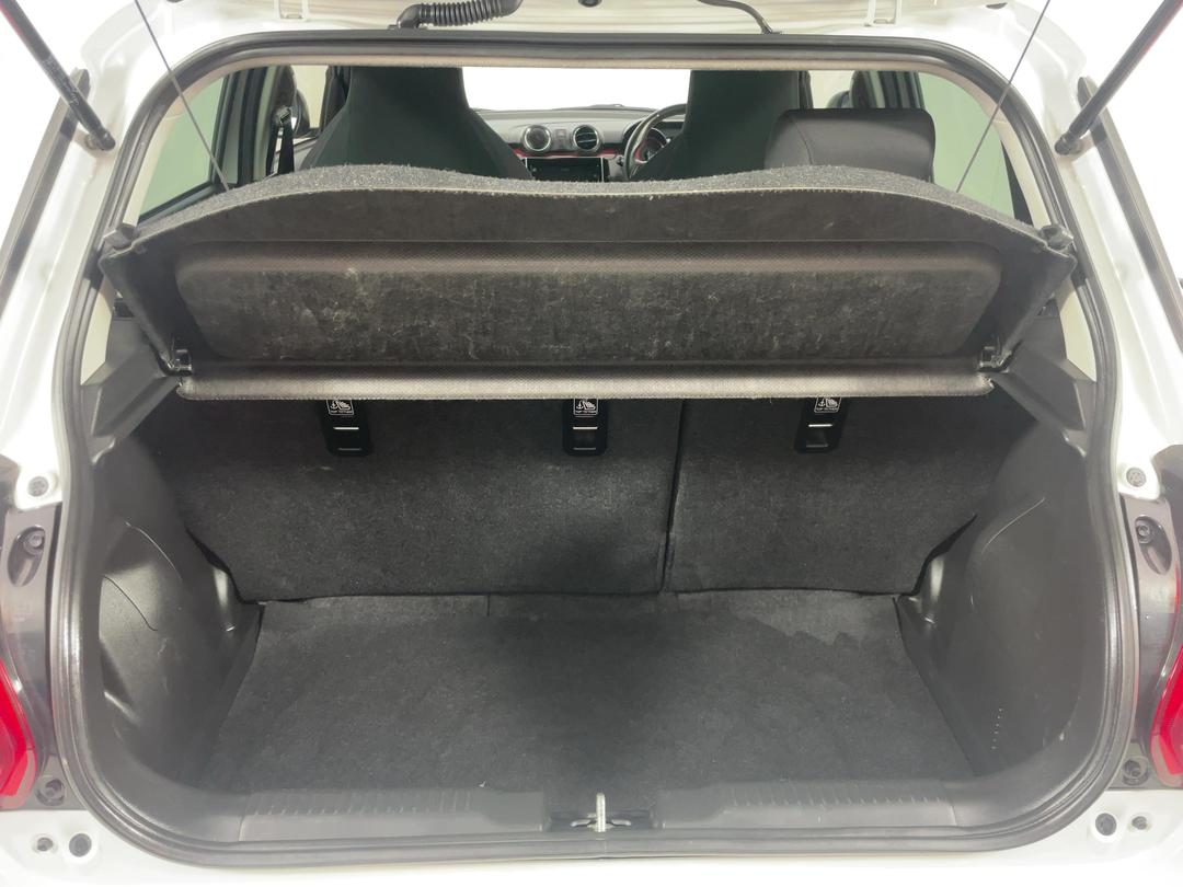Photo '14' of Suzuki Swift