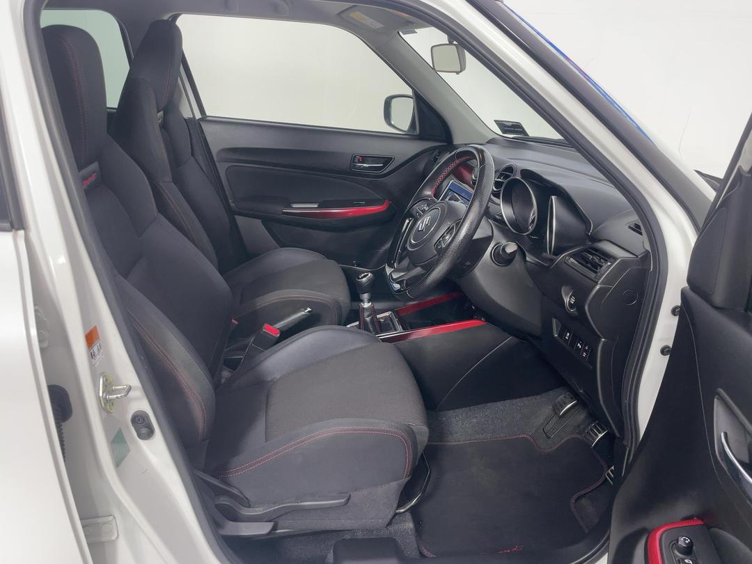 Photo '16' of Suzuki Swift