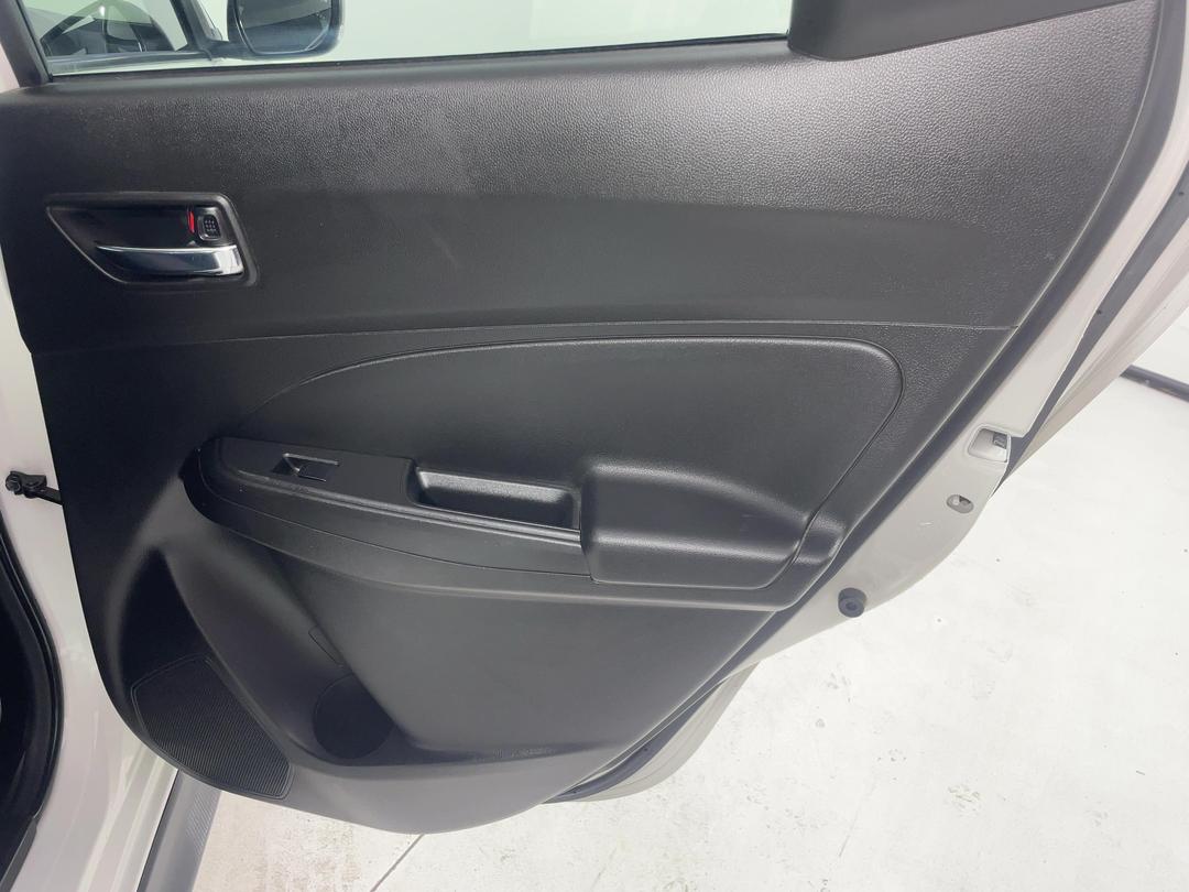 Photo '19' of Suzuki Swift