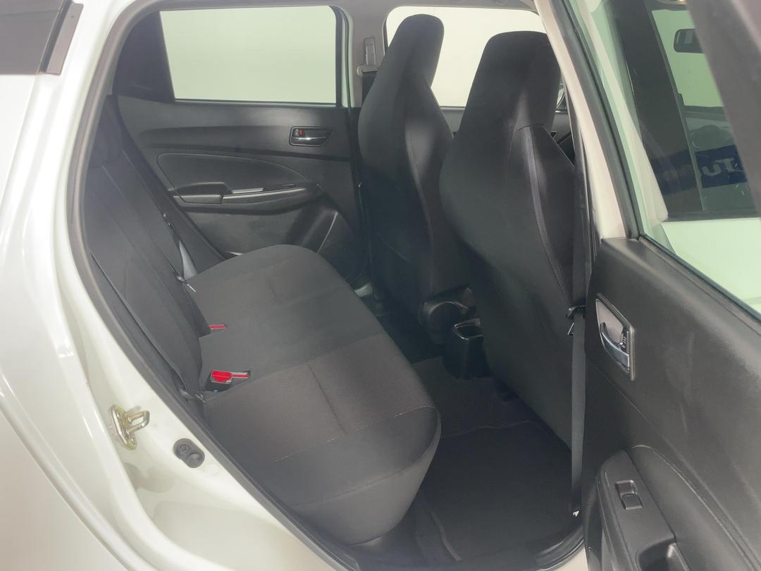 Photo '20' of Suzuki Swift