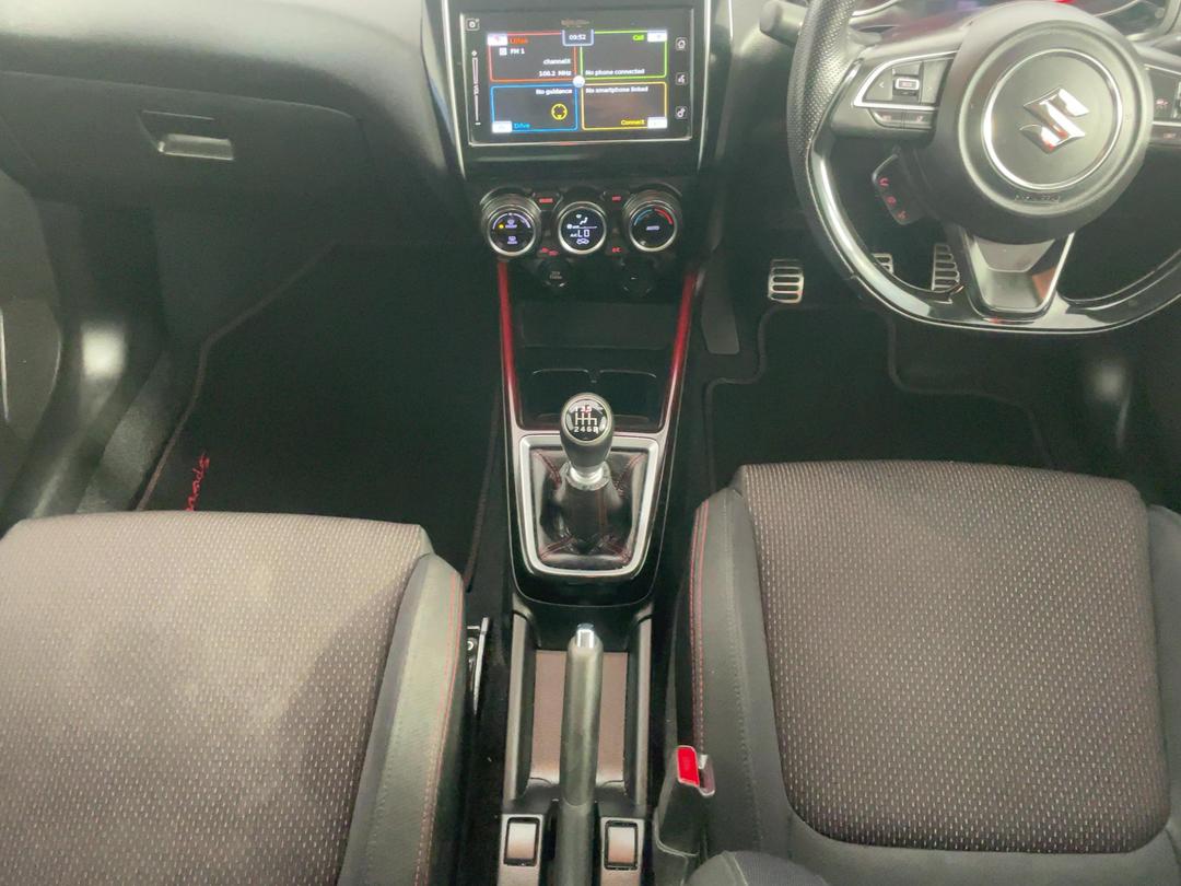 Photo '18' of Suzuki Swift