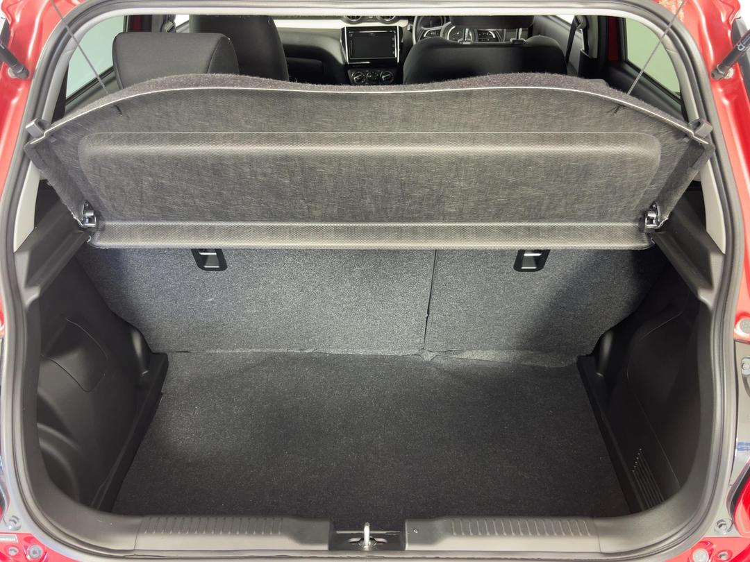 Photo '14' of Suzuki Swift