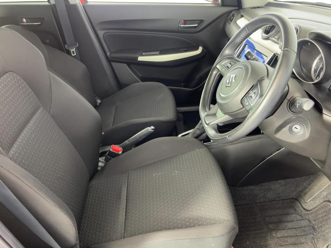 Photo '16' of Suzuki Swift