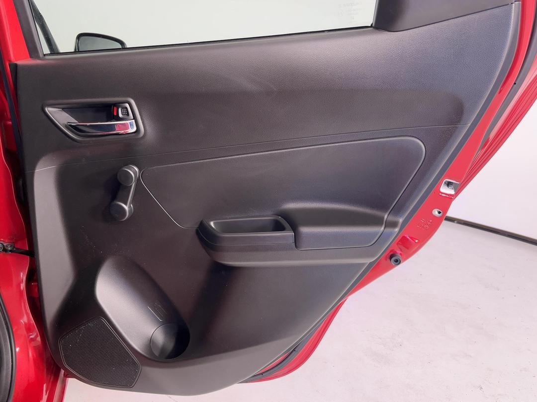 Photo '19' of Suzuki Swift