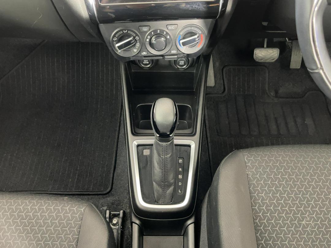 Photo '18' of Suzuki Swift