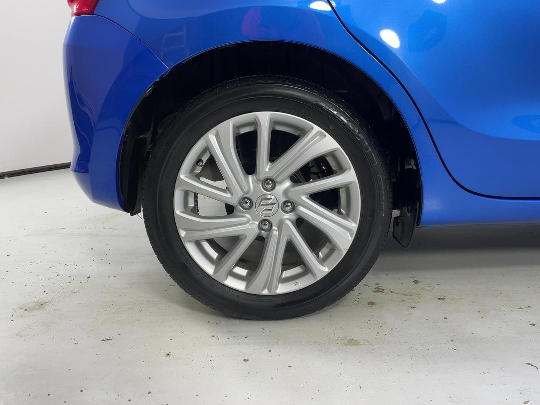 Photo '12' of Suzuki Swift