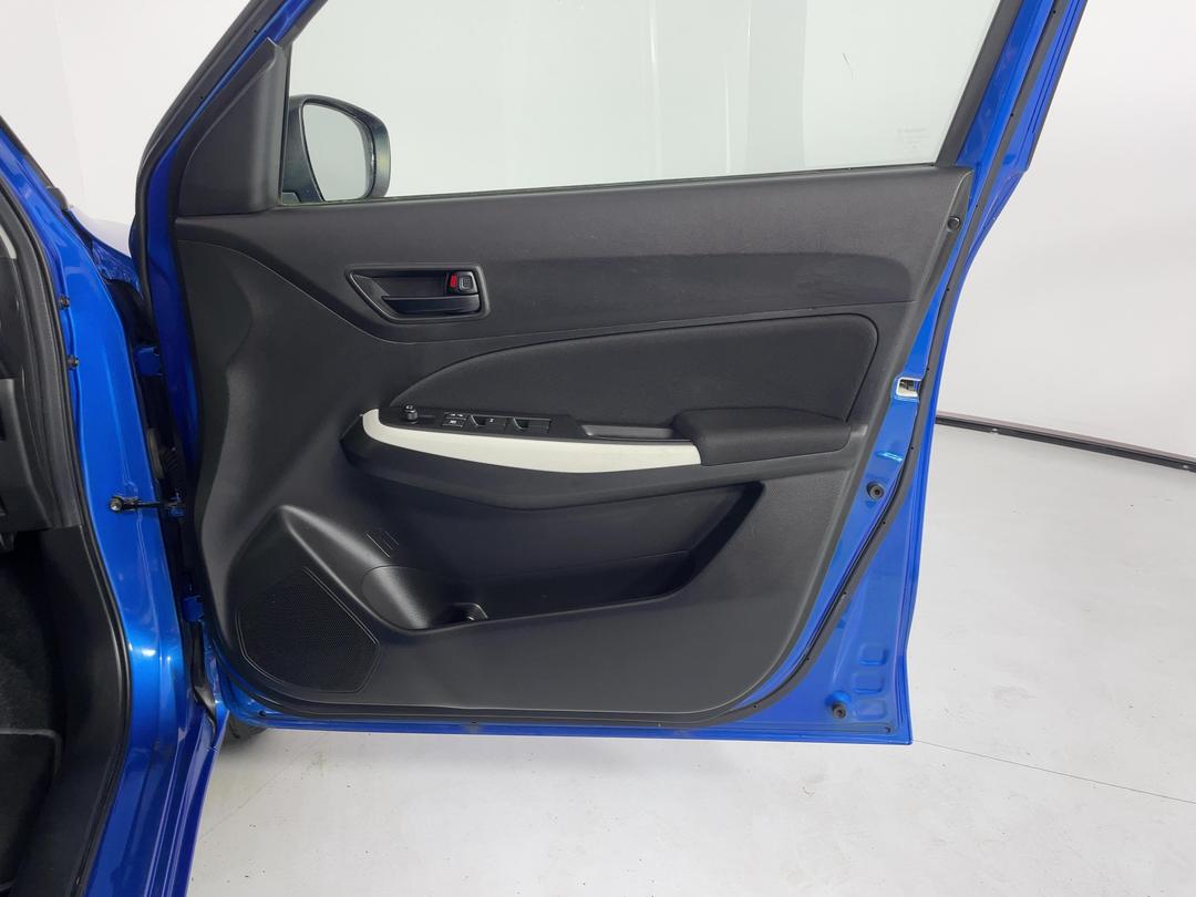 Photo '15' of Suzuki Swift