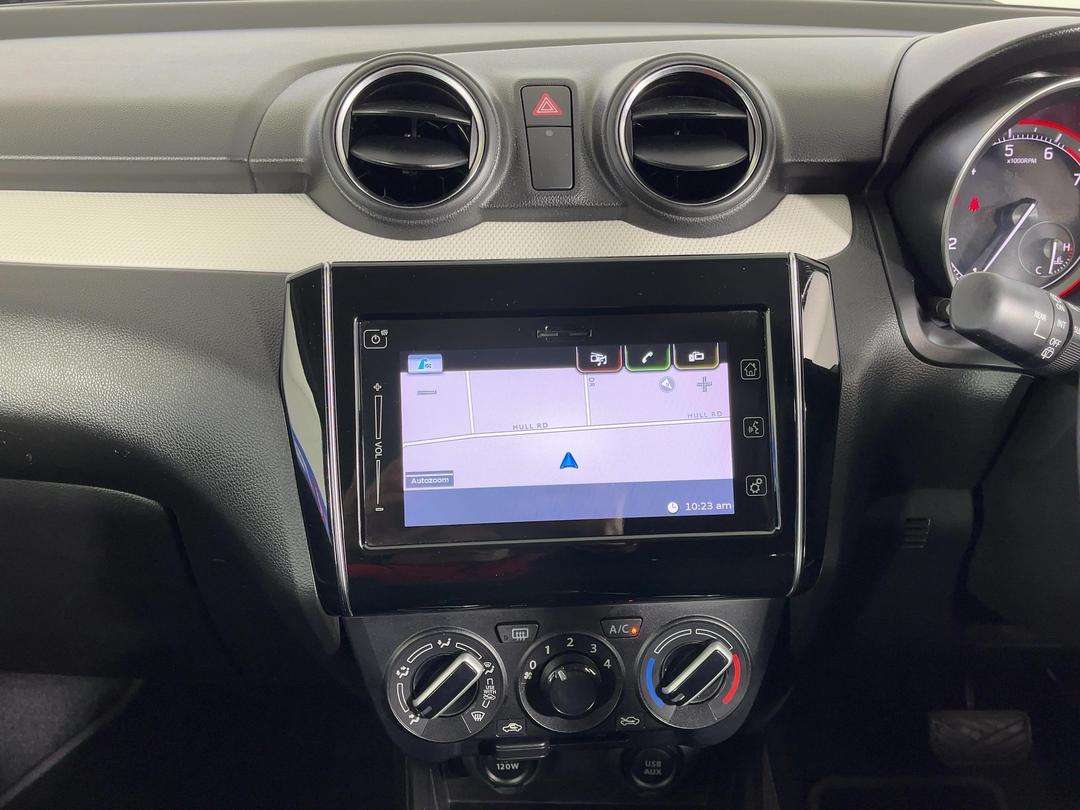 Photo '18' of Suzuki Swift