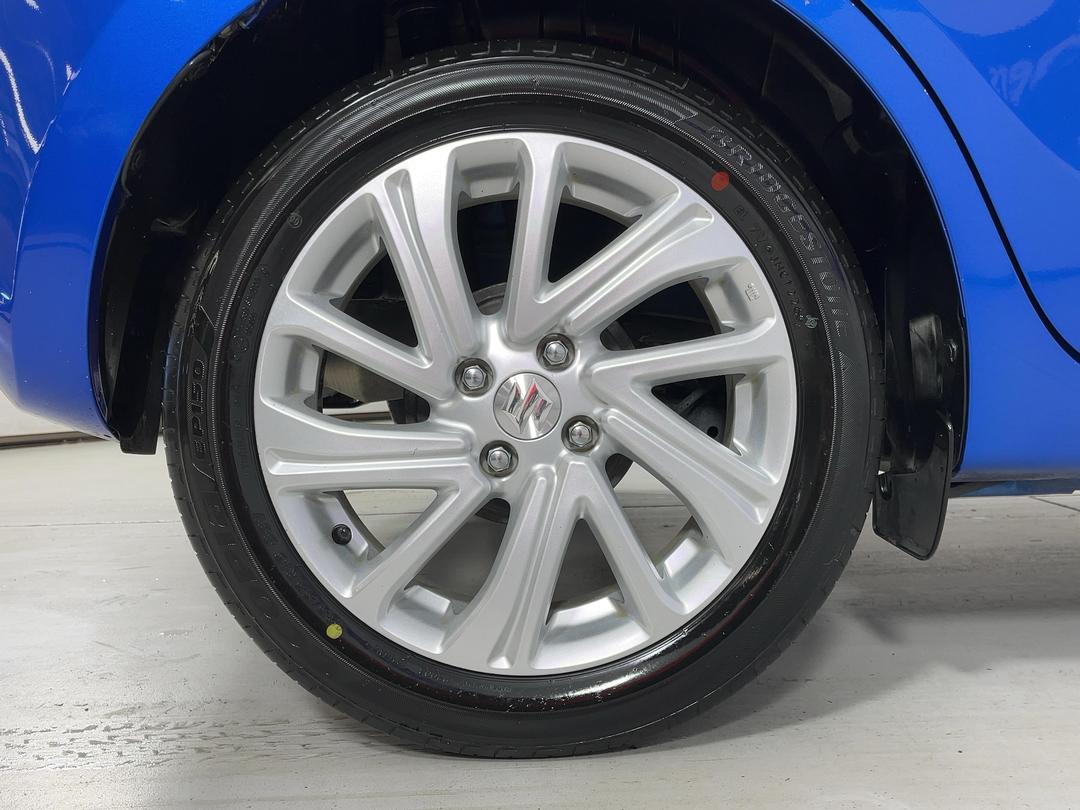 Photo '12' of Suzuki Swift