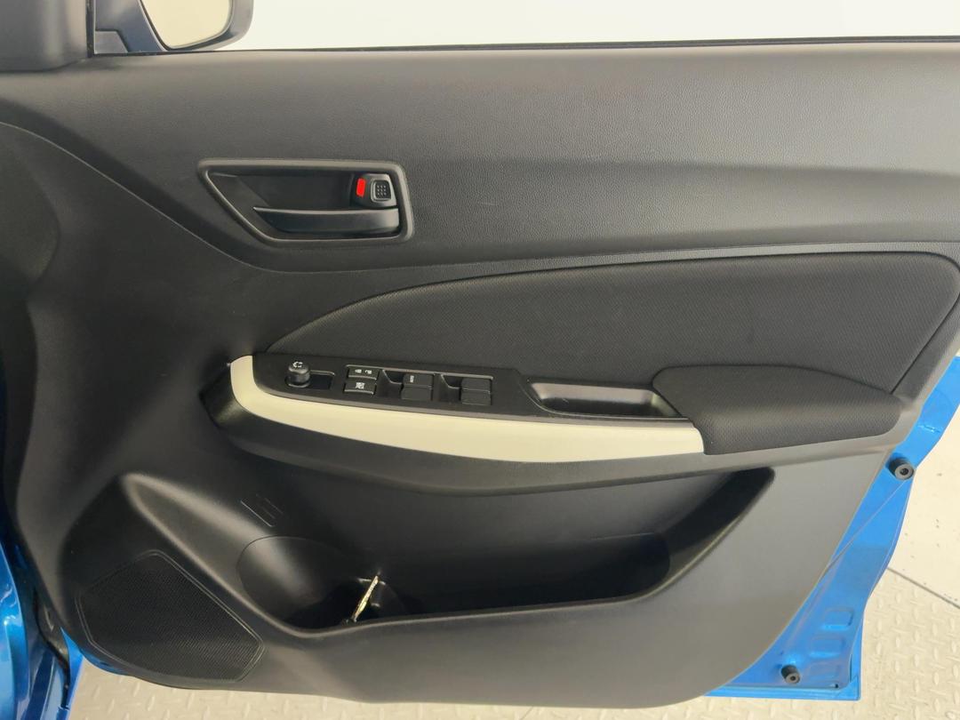 Photo '15' of Suzuki Swift