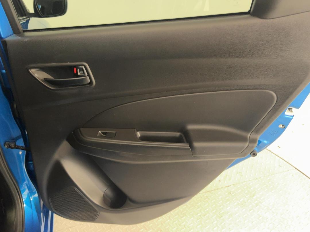 Photo '19' of Suzuki Swift