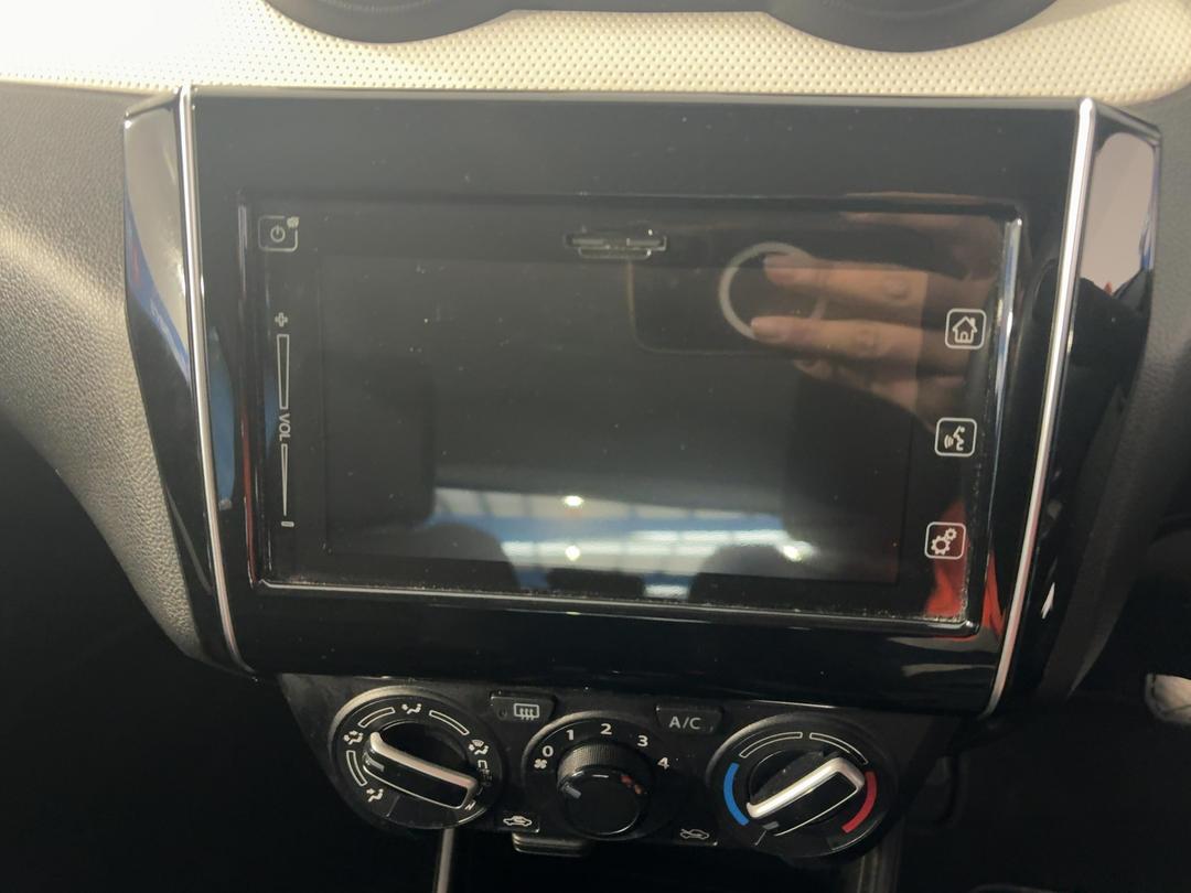 Photo '27' of Suzuki Swift
