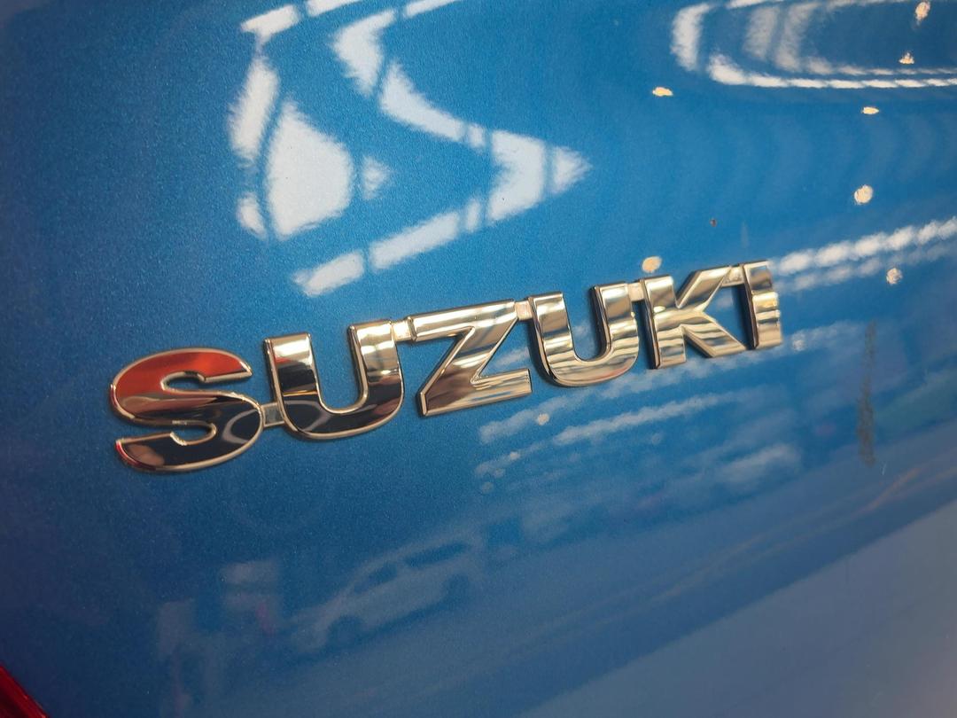 Photo '33' of Suzuki Swift