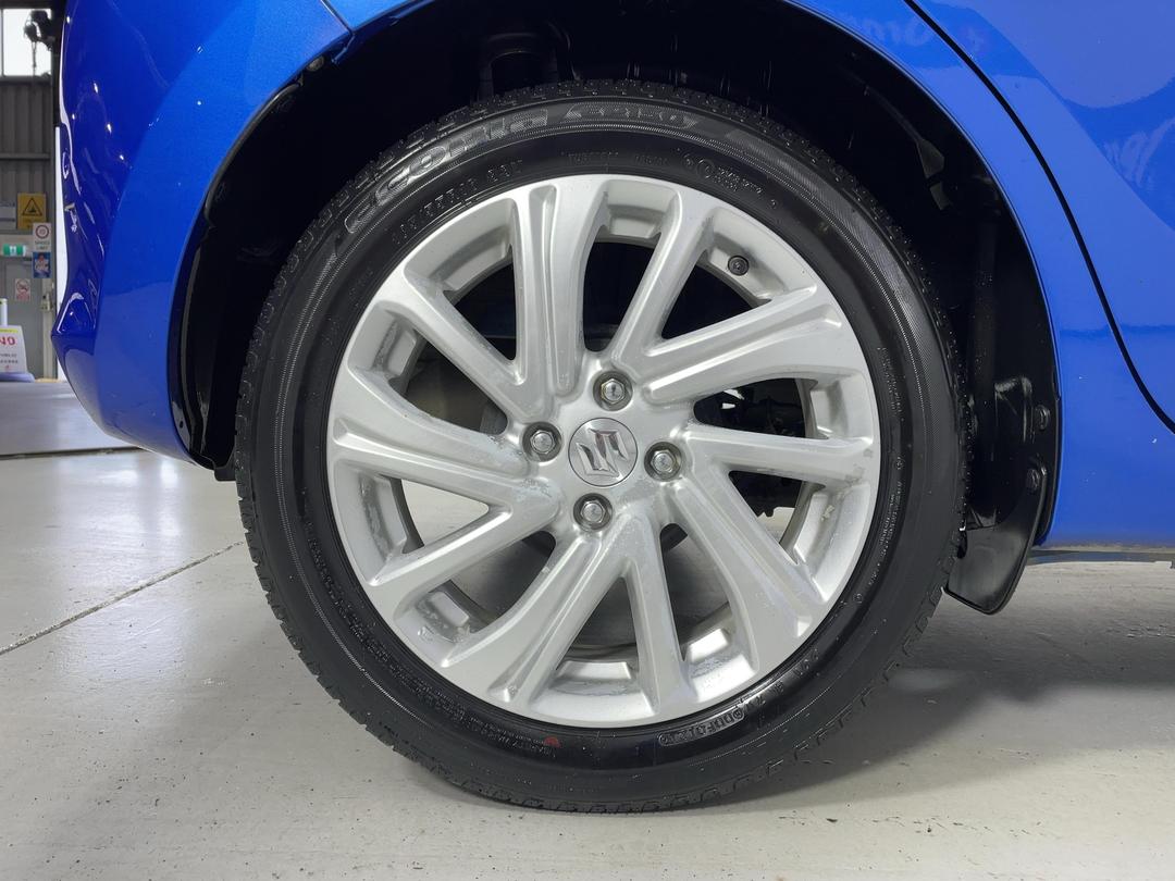 Photo '12' of Suzuki Swift
