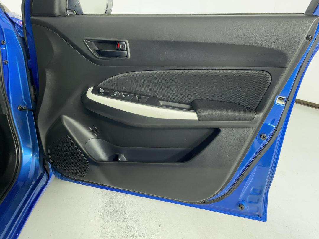 Photo '15' of Suzuki Swift
