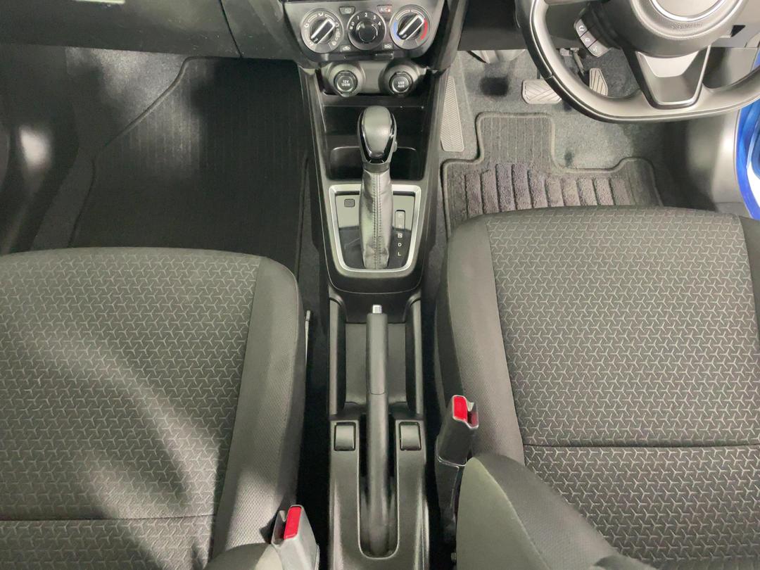 Photo '18' of Suzuki Swift